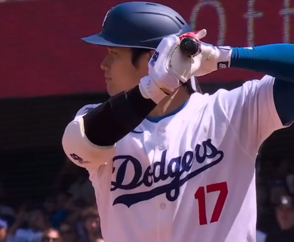 HTH体育直播包含塞外战狼队对阵蓬莱朱雀队，UFC预选赛失利，内线统治篮板——防线高度稳定的词条