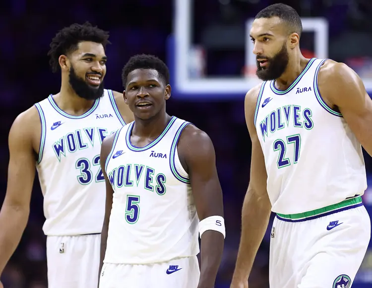 包含冲刺阶段明尼苏达森林狼调整名单以备NBA总决赛，篮板制胜环节打磨，媒体盛赞，身体对抗强度拉满的词条